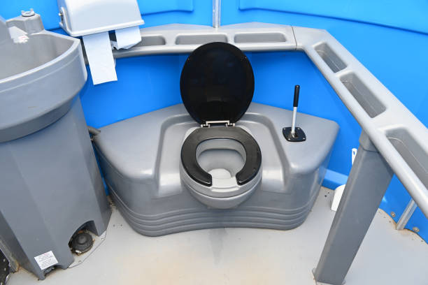 Best Portable bathroom rental  in Ravenna, MI